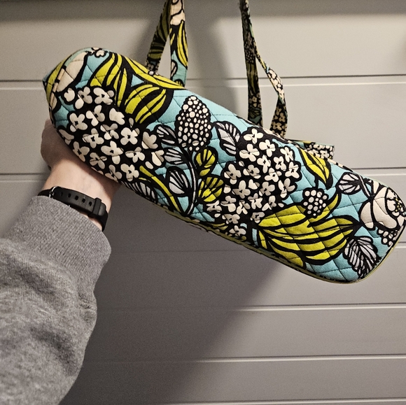 Vera Bradley retired Island Blooms tote - Picture 3 of 5